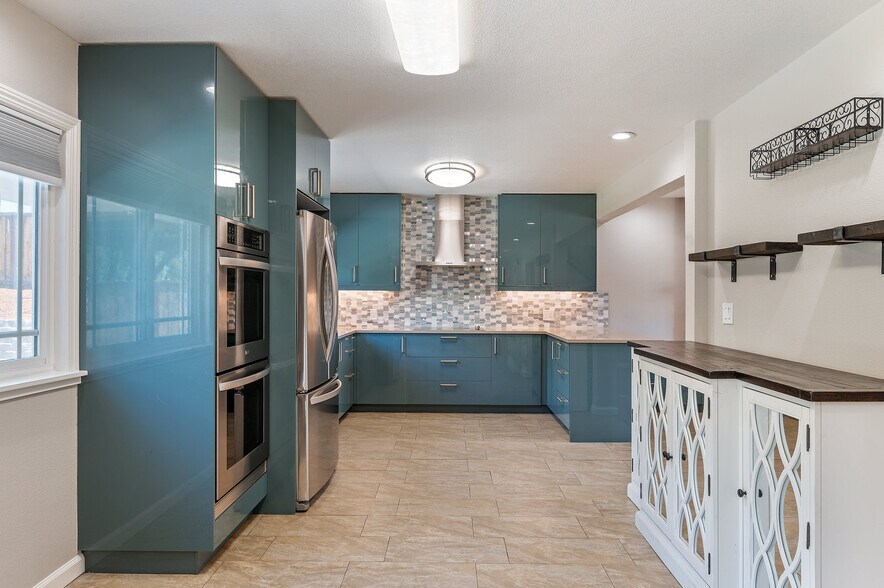 Building Photo - 3661 Slopeview Dr