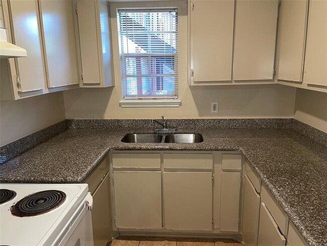 Building Photo - 4711 Palisade Dr