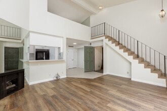 Building Photo - Spacious 2-Bedroom, 2.5-Bath Condo in Cano...