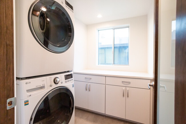 Building Photo - 6985 Trolleyway