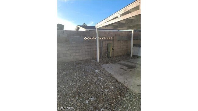 Building Photo - 5255 Sir James Way