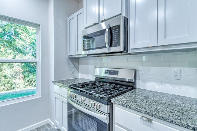 Building Photo - 1002 Varenna Ct