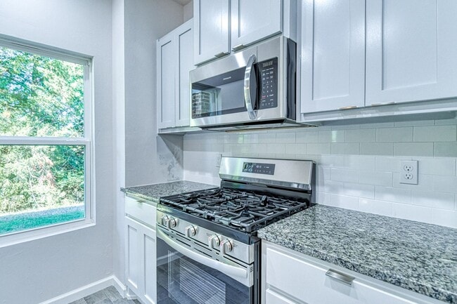 Building Photo - Brand New Construction!  Lawn care included!