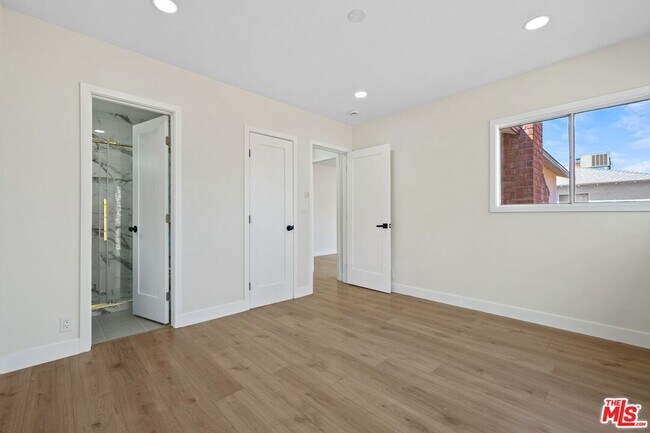 Building Photo - 21009 Saticoy St