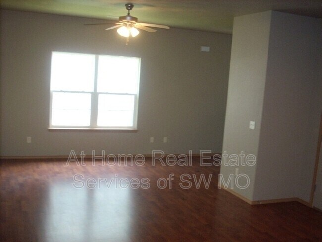 Building Photo - 616 S Rilynn