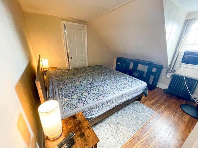 Building Photo - 705 E Seneca St