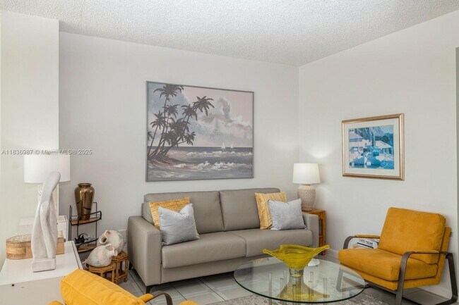 Building Photo - 4925 Collins Ave