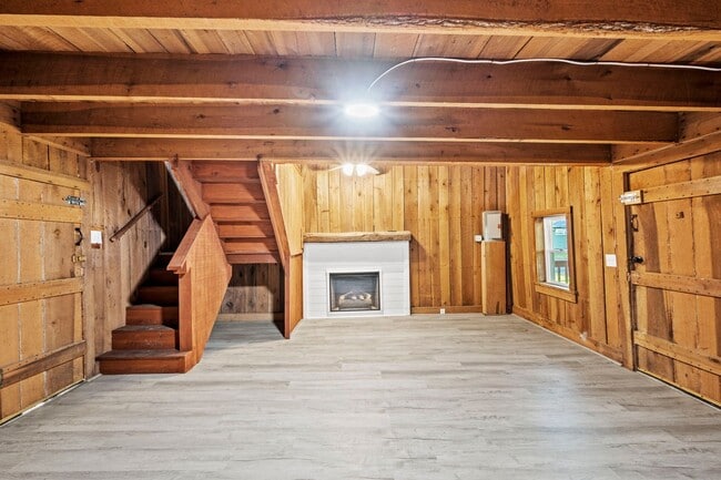 Building Photo - Charming Cabin with Modern Finishes!