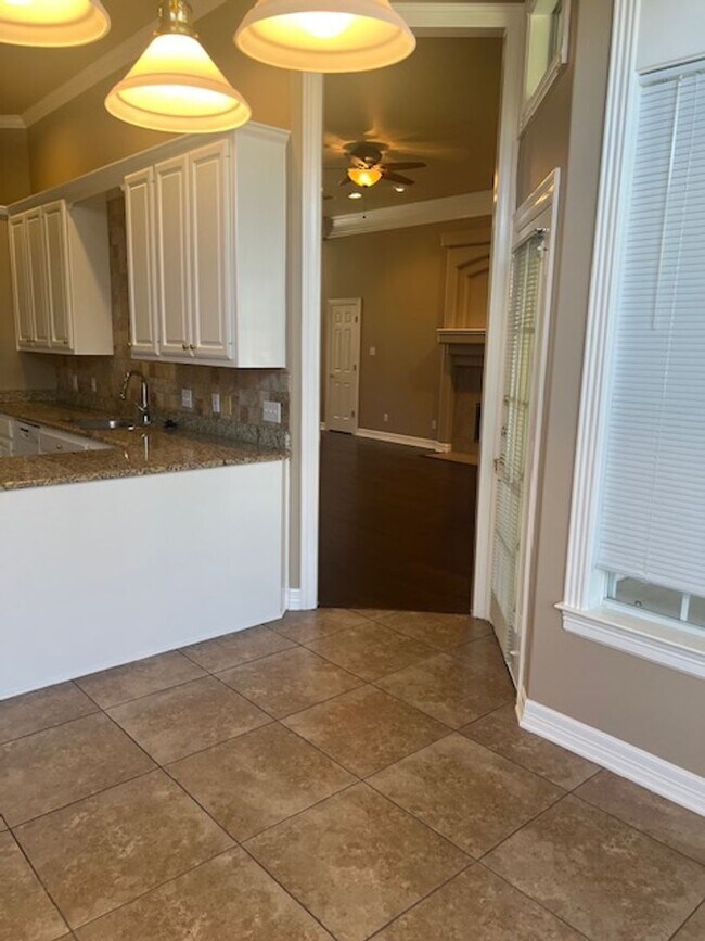 Building Photo - 3 Bedroom 3 Bathroom Berry Creek Home