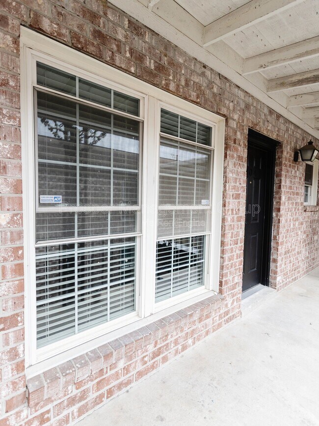 Building Photo - 867 Colony Dr