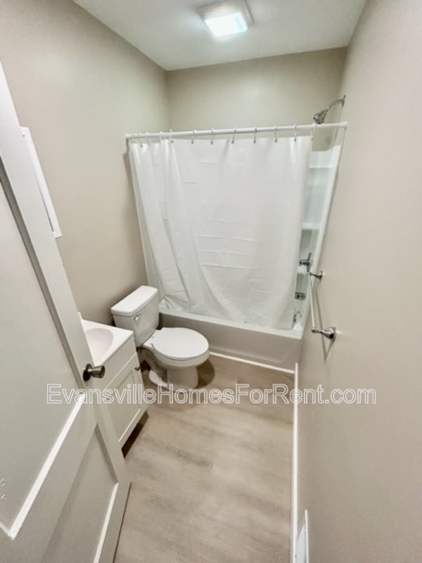 Building Photo - 1206 S 1208 Boeke Rd