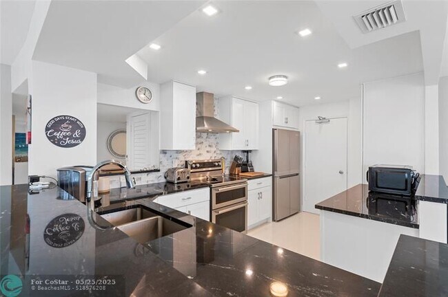 Building Photo - 3850 Galt Ocean Dr