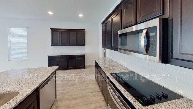 Building Photo - 8998 Fair Oaks Dr