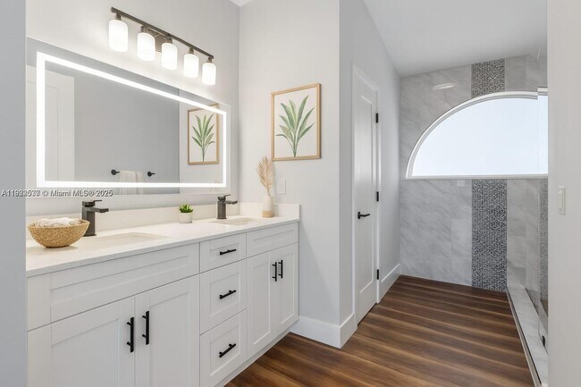 Building Photo - 3835 Lombardy St