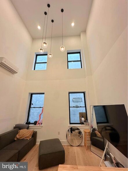 Building Photo - 136 Chestnut St