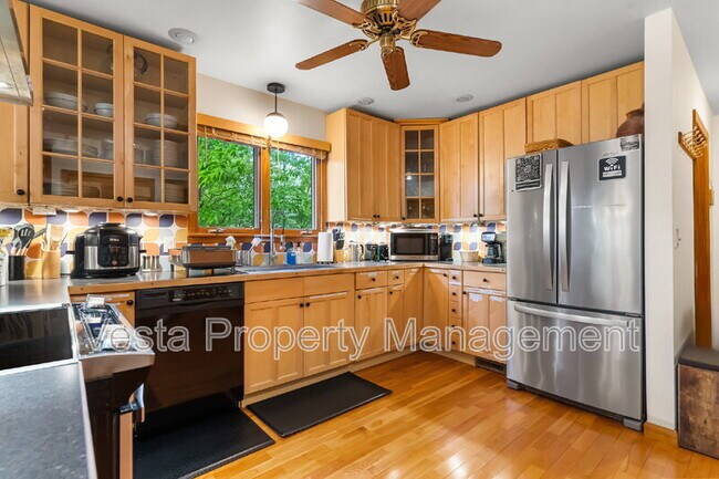 Building Photo - 71 Fairview Hills Dr