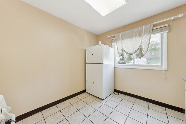Building Photo - 215 Dalepark Dr