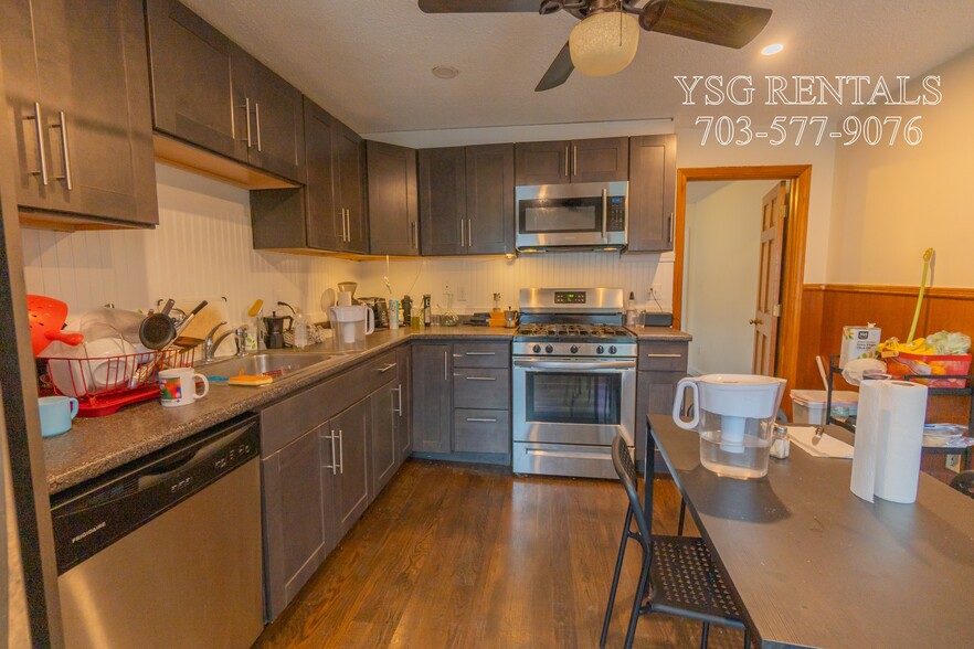 Building Photo - 260 Columbia St