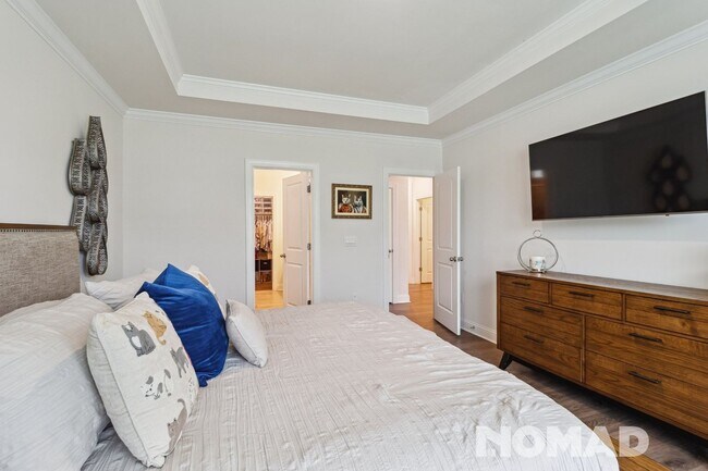 Building Photo - Spacious 4BR Single Family House with swim...
