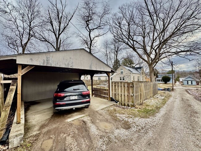 Building Photo - 1105 N Woodburn Ave