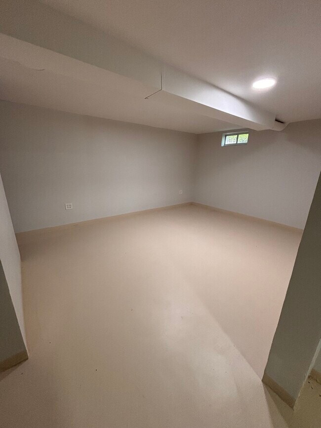 Building Photo - 1101 Salem St