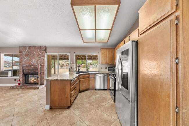 Building Photo - Beautiful large corner lot