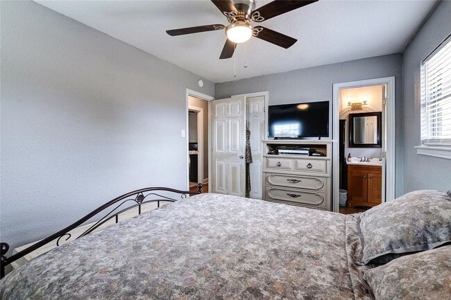 Building Photo - South-side 3 bed 1.5 bath