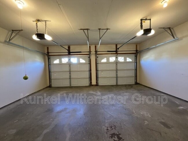 Building Photo - 9 Old Orchard Ln