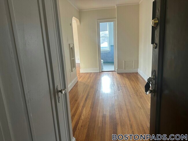 Building Photo - 2045 Commonwealth Ave