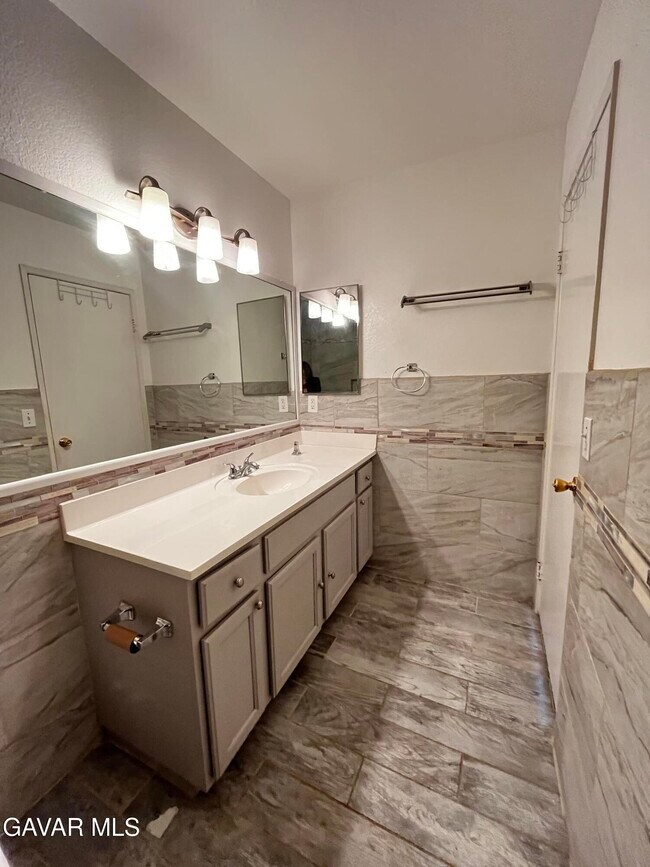 Building Photo - 43770 Santa Rosa Cir