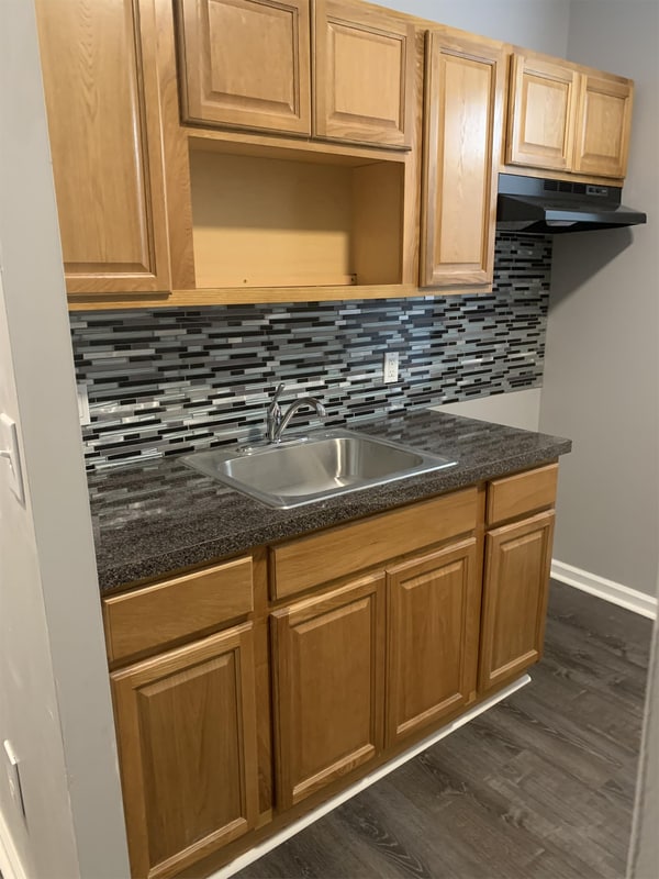 Primary Photo - 2135 S 64th St