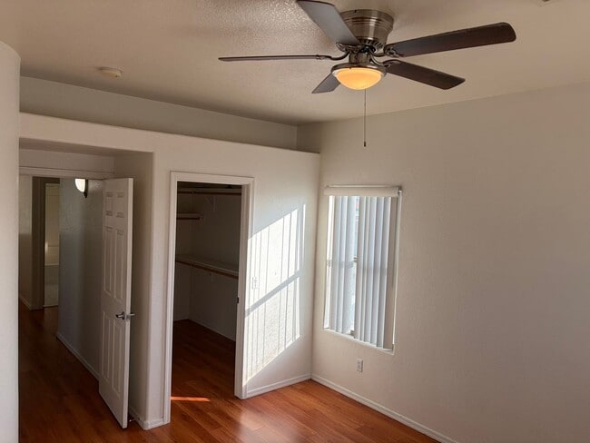 Building Photo - 2 Bedroom 2.5 Bath Townhome!