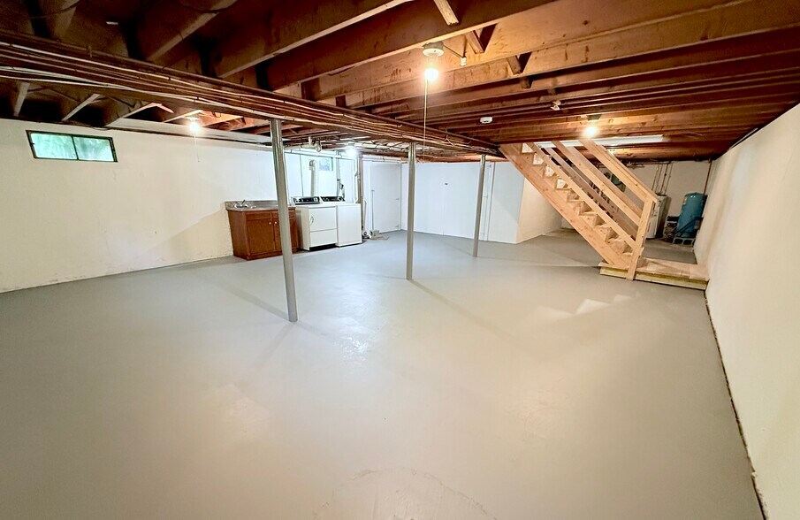 Building Photo - 28 James Ave