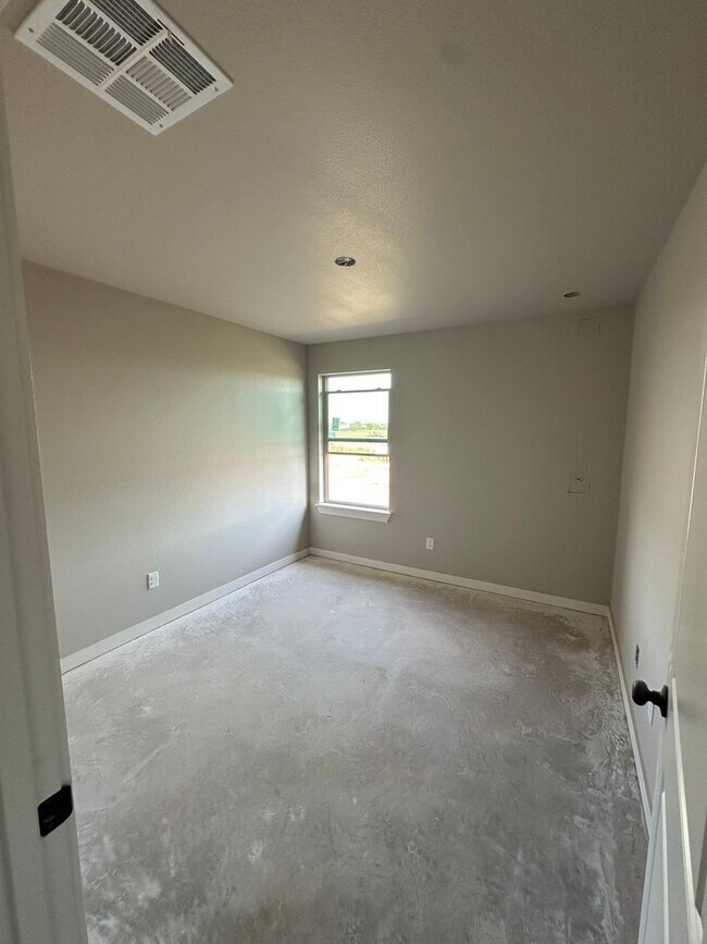 Building Photo - Modern Living Starts Here — Pre-Leasing at Hampton Hills!