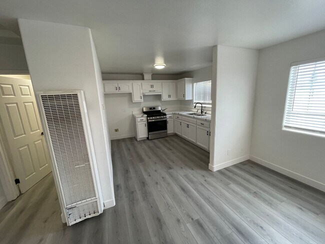 Building Photo - 206 S Rose Ave