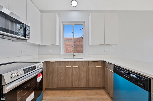 Building Photo - 2626 W 21st St