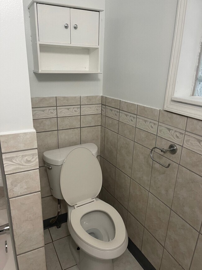 Building Photo - 120 lyndale ave