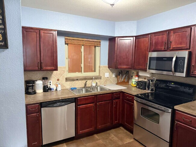 Building Photo - July Availability! Wonderful 1 Bed Condo i...