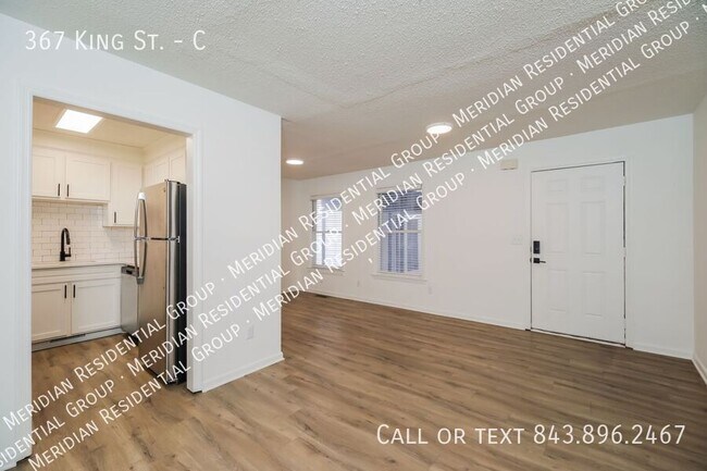 Building Photo - 367 King St