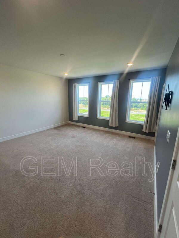 Building Photo - 42710 Darala Dr
