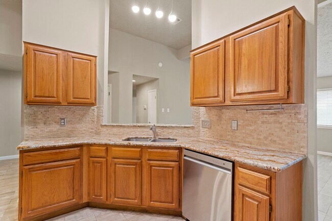 Building Photo - 2502 Planters Row