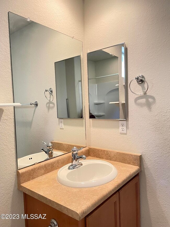 Building Photo - 10573 E Pleasant Pasture Dr