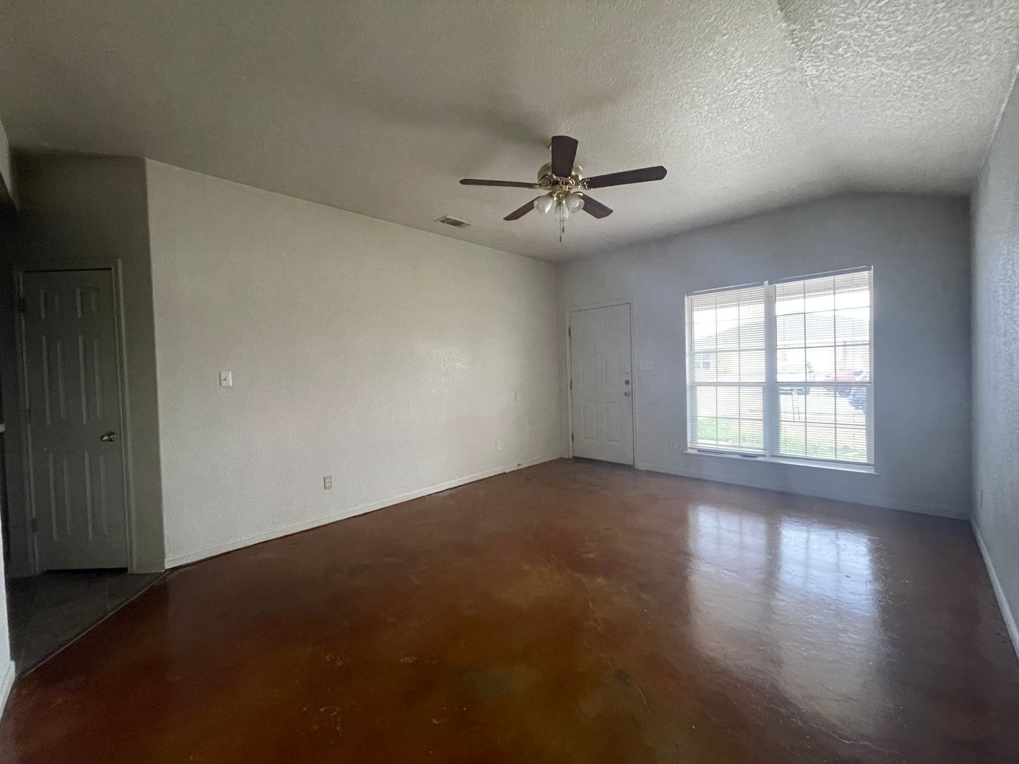 Building Photo - 2701 Vernice Loop