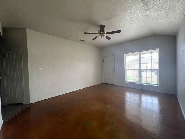 Building Photo - 2701 Vernice Loop
