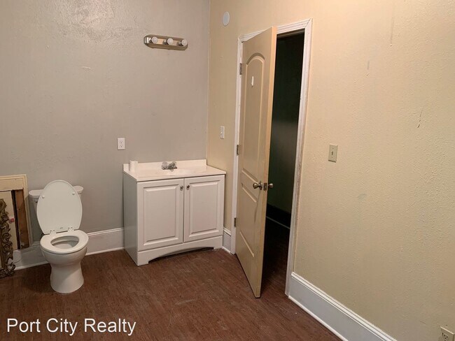 Building Photo - 3 br, 1.5 bath House - 3136 West Laurel