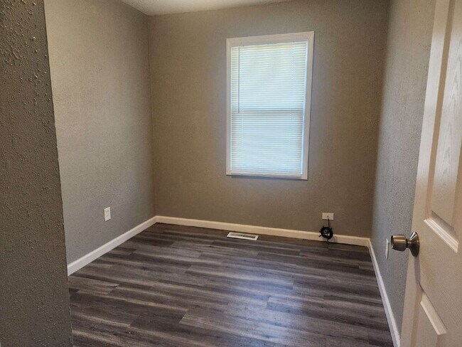 Building Photo - Charming 4-Bedroom Gem in Cahokia Heights!