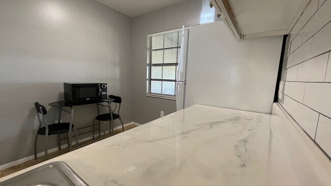 Building Photo - 2706 Graduate Ct