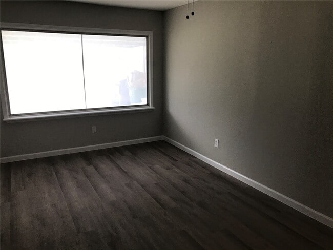 Building Photo - 225 Lena Dr