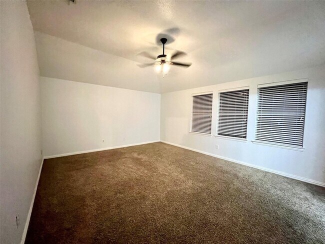 Building Photo - 308 Acklington Dr