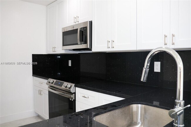 Building Photo - 2550 W 67th Pl